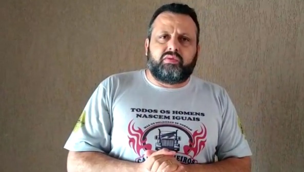 Em vídeo divulgado pelas redes sociais, o presidente da Associação Brasileira dos Condutores de Veículos Automotores (Abrava), Walace Landim, conhecido como Chorão chamou os caminhoneiros para uma greve