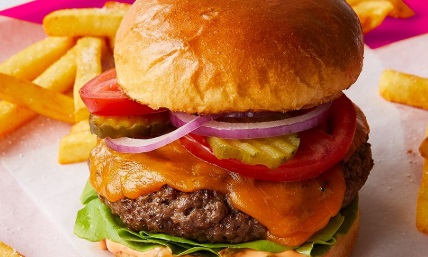 Conhecida pelo seu principal produto, o Impossible Burger, que já foi chamado pela imprensa de "carne fake" e é totalmente de proteína vegetal, a empresa já levantou US$ 1,3 bilhão em investimentos no total