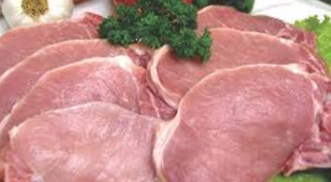 A operação reduzida das empresas acarretou em redução de 20% na produção diária de carne suína