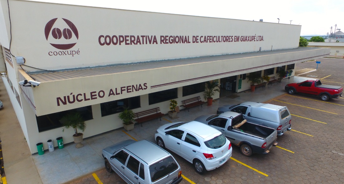 Por região de atuação, até 26 de junho, a colheita de cooperados da Cooxupé no sul de Minas estava mais adiantada, atingindo 37,90% (ante 30,07% na semana anterior), seguida de São Paulo, que passou de 22,68% para 31,14% no período