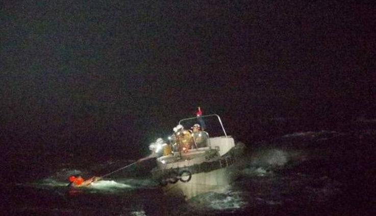Sareno Edvarodo, das Filipinas, é o único sobrevivente encontrado até o momento a embarcação que naufragou após enfrentar ventos de mais de 200 km/h