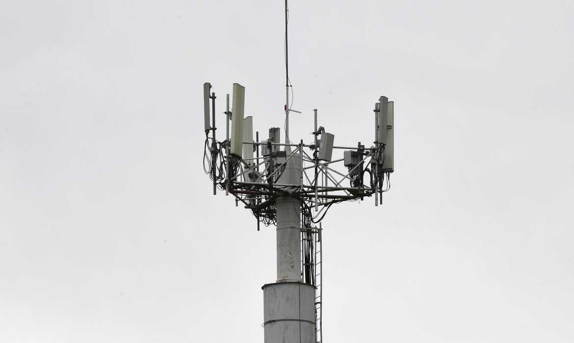 A autorização deve facilitar a implantação das antenas 5G de internet no Brasil