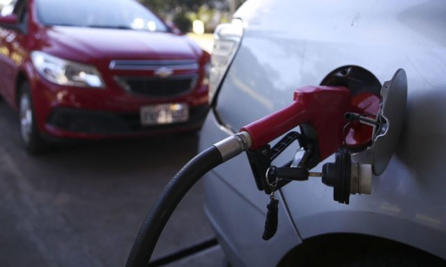 No caso da gasolina foram ouvidos 5.403 postos de abastecimento