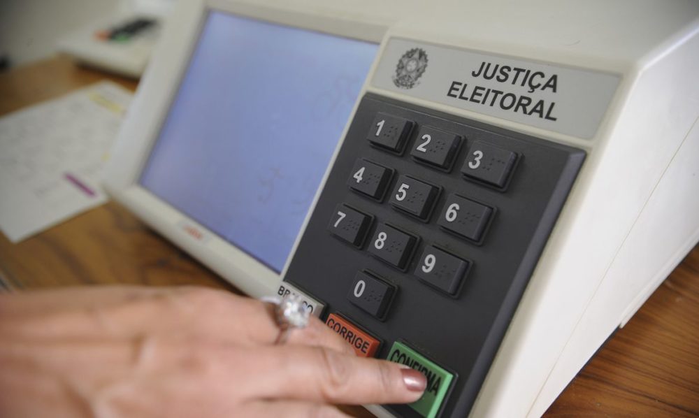 Um marco importante no processo eleitoral brasileiro foi a criação da urna eletrônica em 1996