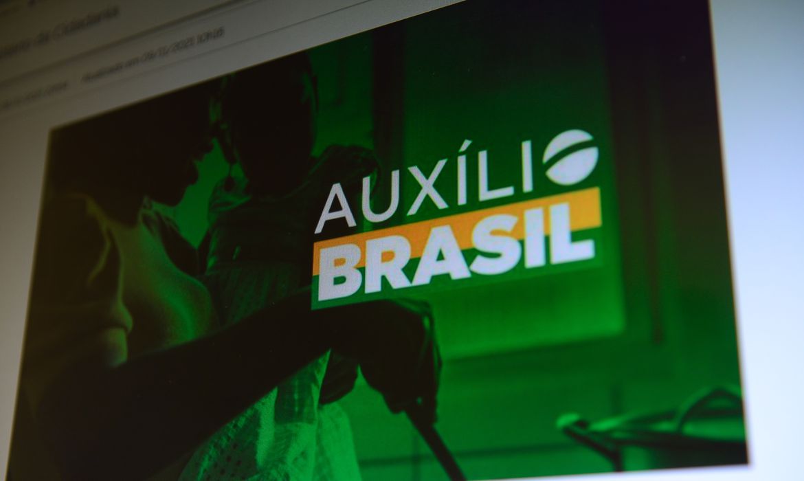 Em janeiro, o valor mínimo do Auxílio Brasil voltará a R$ 400, a menos que uma nova proposta de emenda à Constituição seja aprovada