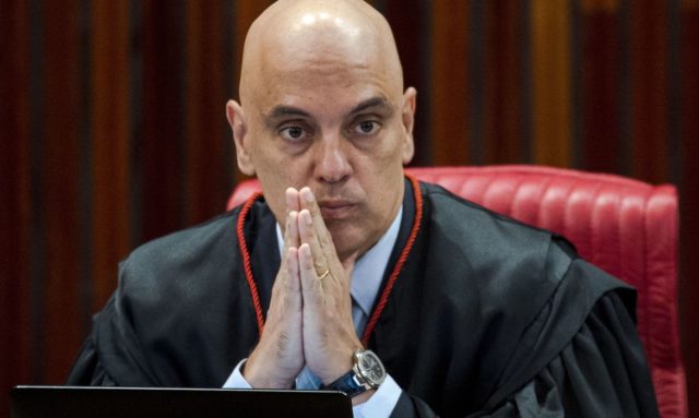 Alexandre de Moraes pediu que o PL abranja o pedido de invalidação de urnas eletrônicas