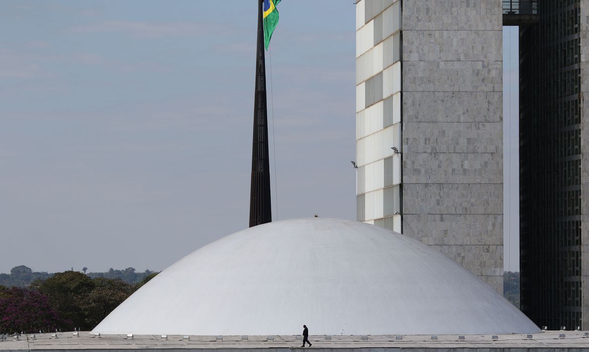 O texto aprovado foi apresentado pelo governo de Jair Bolsonaro e ainda pode ser modificado. O relatório final não tem data para ser analisado