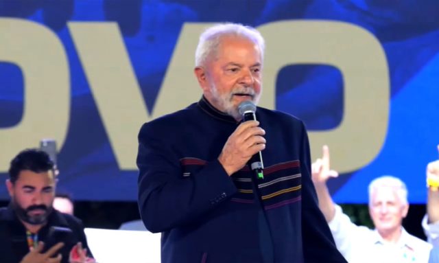 Lula já havia compartilhado com parlamentares de sua base aliada que trataria com os generais do plano de encerrar as aglomerações