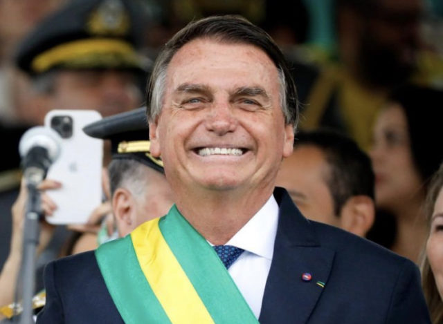Bolsonaro foi aconselhado a deixar o País