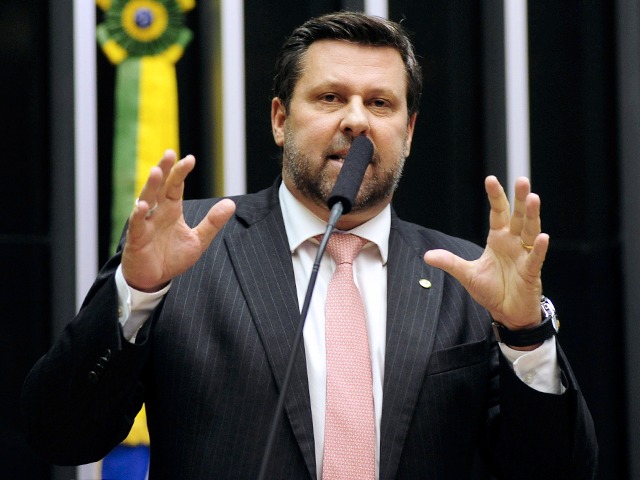 Carlos Sampaio acusa o governo Lula de "ideologização"