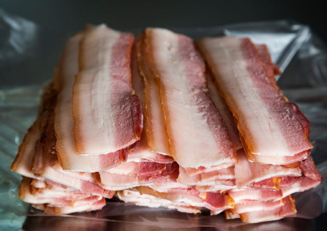O bacon deverá ser somente produzido a partir da porção abdominal do suíno