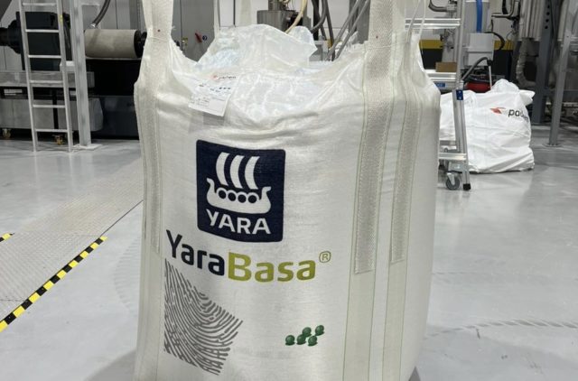 Cada big bag fabricado com a nova matéria-prima (PET reciclado) reduz 0,56kg de emissões de CO² em comparação à embalagem tradicional