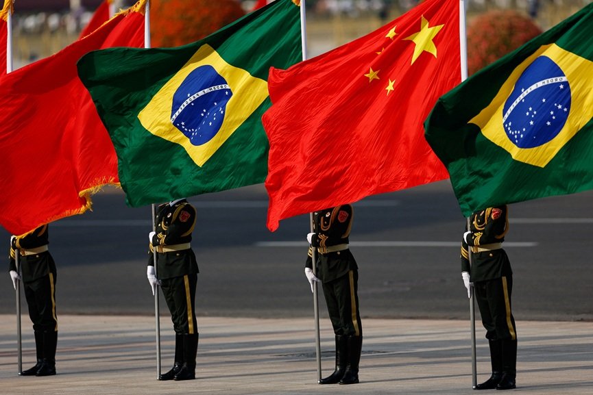China e Brasil assinam protocolos de segurança para exportar aves e grãos da indústria de etanol