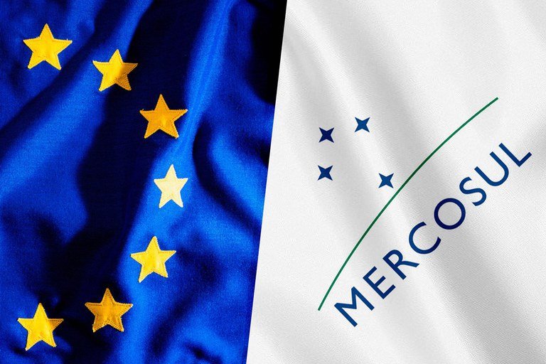 Bandeiras da União Europeia e do Mercosul
