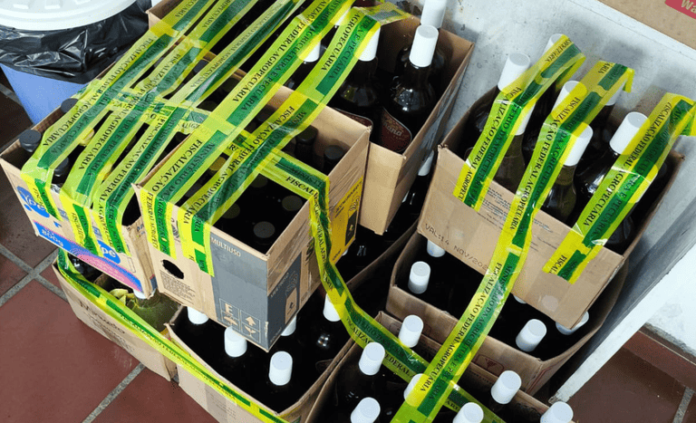 Cachaças, coquetéis e licores: Mapa apreende 1,3 mil litros de bebidas irregulares no PR