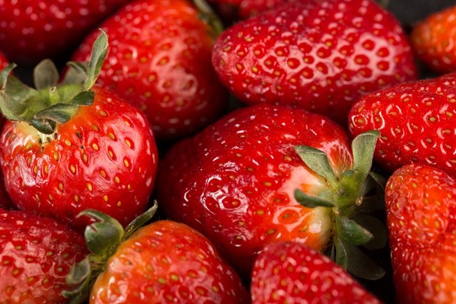 Morango: frágil e sem casca, fruta do momento demanda maior aplicação de agrotóxicos